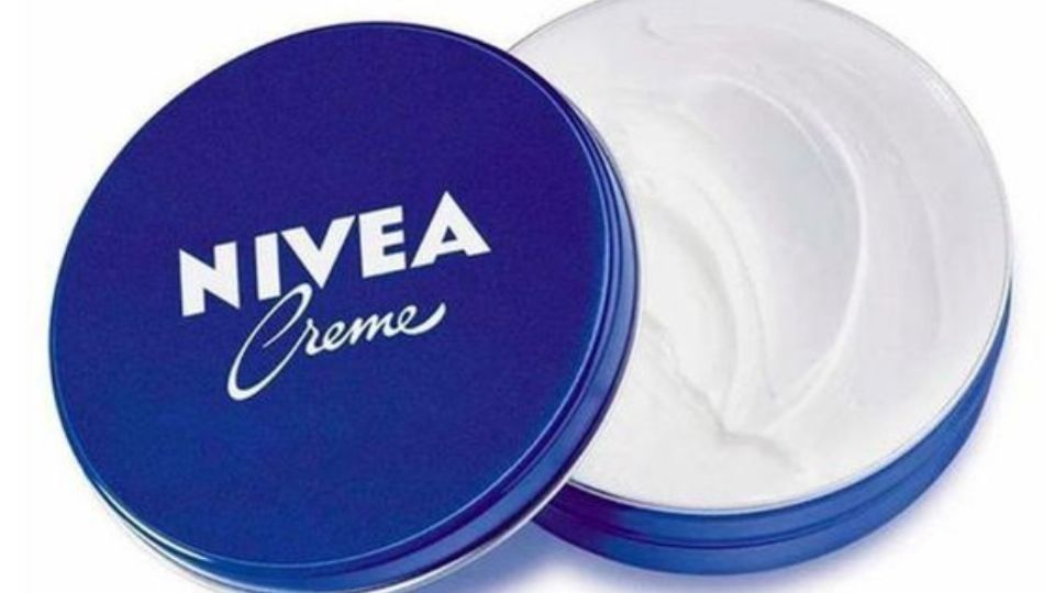 Este es el uso de la crema nivea en lata azul para la piel que pocos saben 