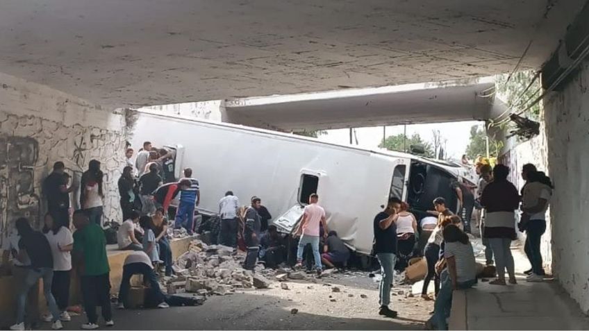 Al menos 3 muertos y 20 heridos en accidente vial sobre la carretera México-Pirámides