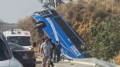 Autobús de pasajeros vuelca en la autopista México-Puebla: hay 4 muertos y 15 heridos