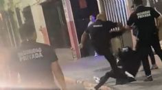 Empleados de un bar golpean a cliente en plena calle; autoridades de León ya investigan: VIDEO