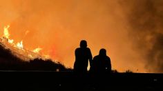 Fuerte incendio consume Cerro de la Cruz en Tlalpan; piden ayuda de los bomberos de CDMX