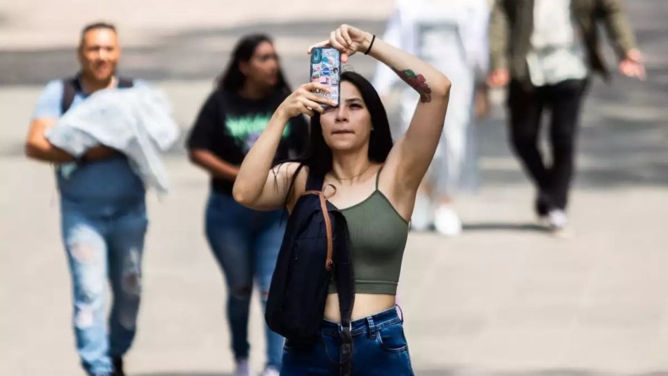 Exponerse a altas temperaturas puede provocar deshidratación, dolor de cabeza e irritación.