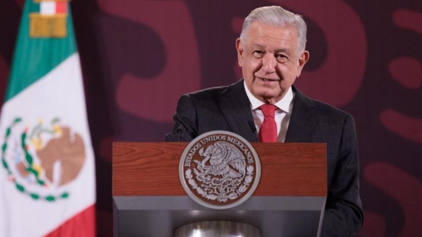 AMLO exhibe encuesta de popularidad que le favorece en medio de veda electoral