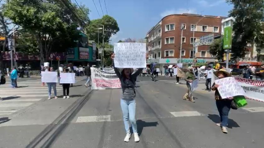 Comerciantes cierran avenida Cuauhtémoc y afectan Línea 3 del Metrobús