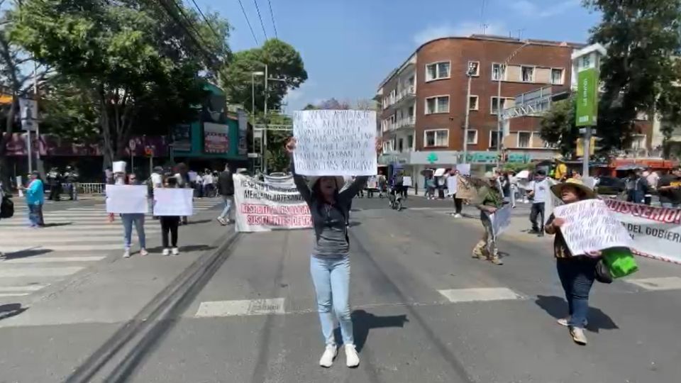 Comerciantes bloquean avenida Cuauhtémoc