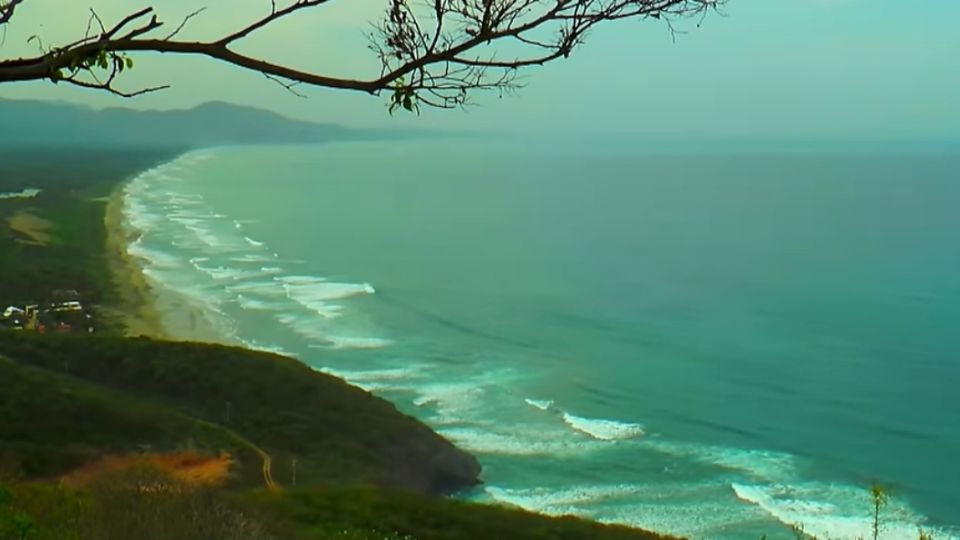 Playa las Brisas es una de las que se puede visitar sin inconvenientes.