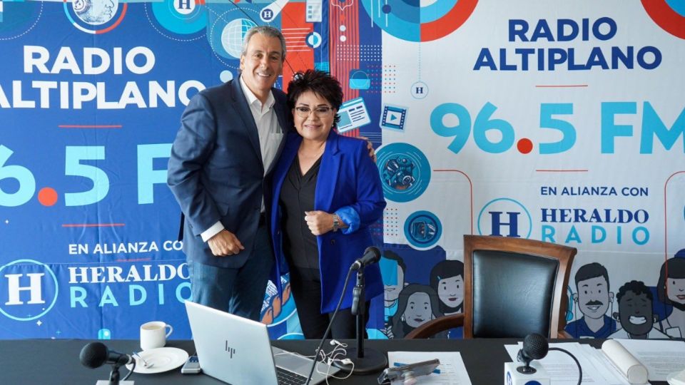 José Chedraui en entrevista con Vicky Fuentes en el programa radiofónico “Política y Negocios”