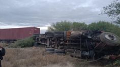 Volcadura de tráiler en carretera Victoria-Zaragoza deja un militar muerto