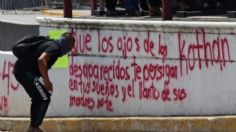 Normalistas de Ayotzinapa exigen investigar a funcionarios cesados