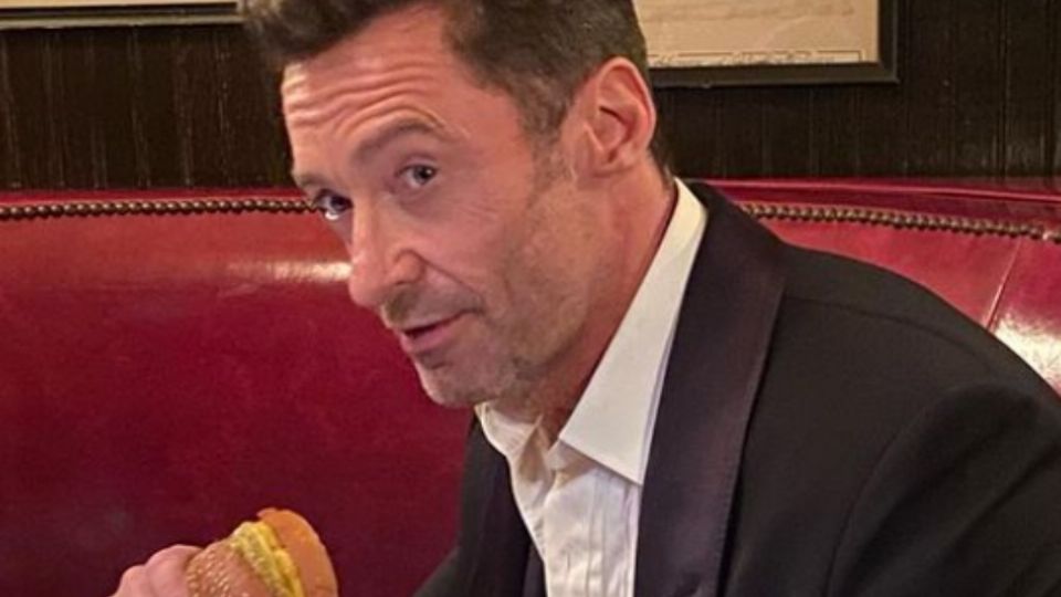 Hugh Jackman comiendo