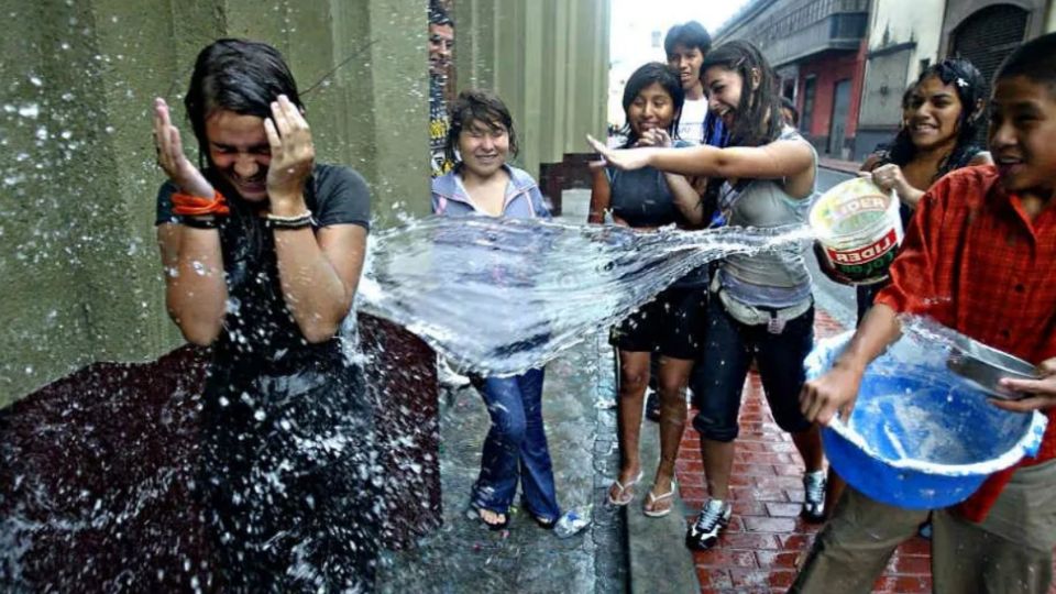 Sábado de Gloria, de cuánto es la multa por tirar el agua