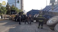 Cae camión con material de construcción y desquicia el tráfico en Circuito Interior