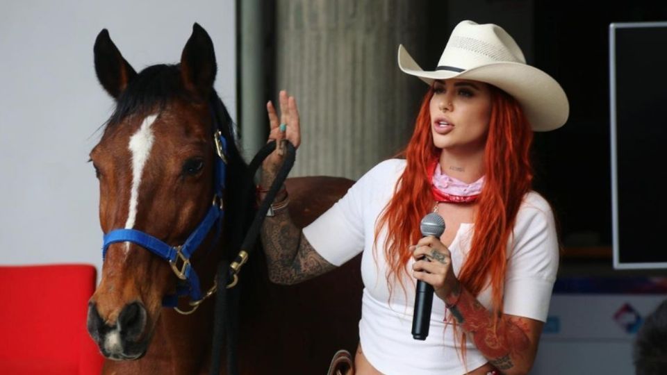 La activista se dedicaba al rescate y rehabilitación de caballos maltratados.