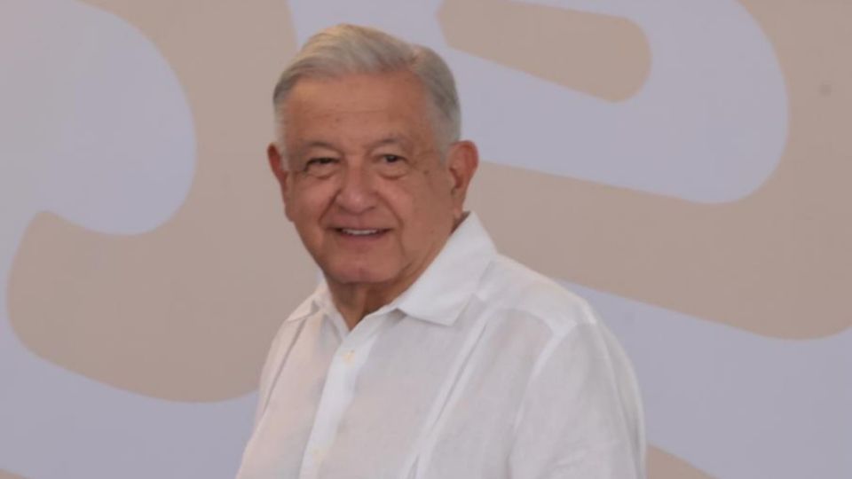 López Obrador busca reunirse con los familiares de los normalistas antes de las elecciones presidenciales