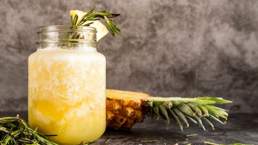 Así puedes preparar un licuado de piña y apio perfecto para bajar de peso