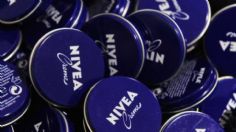 Nivea de lata azul: el ingrediente que debes agregar a tu crema para suavizar las arrugas y mejorar tu circulación