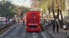 Carambola en Insurgentes Norte: vehículos tratan de invadir carril del Metrobús y ocasionan fuerte choque