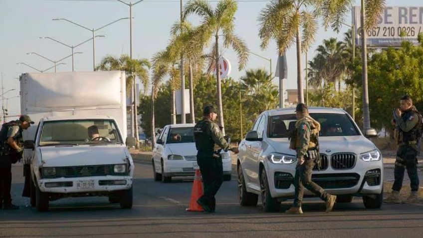 Secuestro de 66 personas en Sinaloa, por confrontación entre grupos criminales, dice AMLO