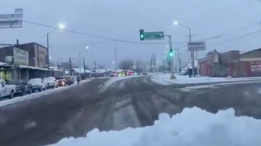 Nieve cubre de blanco carreteras de Chihuahua