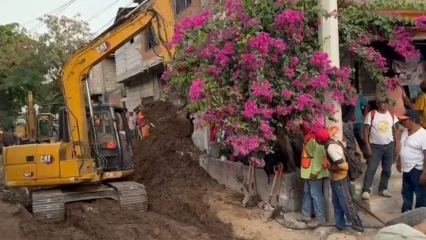 Dos trabajadores quedan atrapados por un derrumbe en Tehuantepec