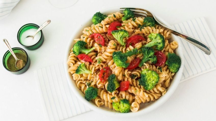 Aprende cómo hacer pasta vegetariana sin usar una gota de aceite y rápida