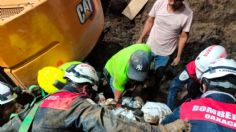 Mueren migrante venezolano y joven de 18 años tras quedar atrapados en derrumbe de obra de drenaje en Oaxaca