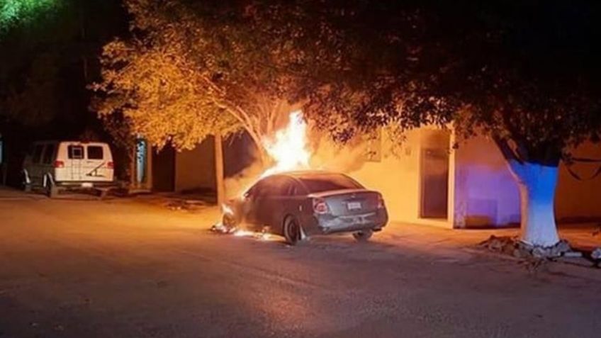 VIDEO: invaden estacionamientos y vecinos les incendian sus autos