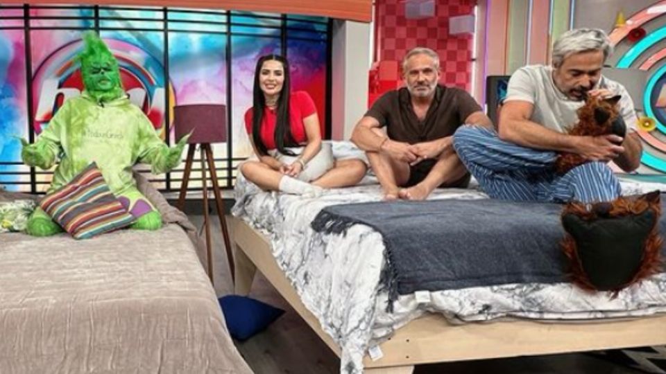 El Grinch, Dania Méndez, Arath de la Torre y Carlos Arenas en el programa Hoy