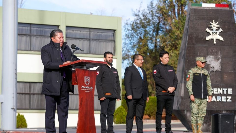 El Gobernador encabezó la ceremonia de Honores a la Bandera en la sede de la Secretaría de la Defensa Nacional.