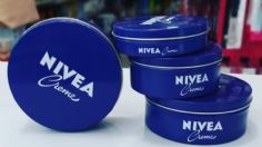 Crema Nivea de lata azul: la mezcla perfecta para reparar las chamarras de cuero y quitarles las manchas de humedad