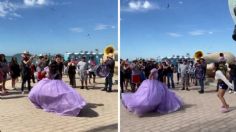 Pese a reclamos de extranjeros por ruido, una quinceañera armó su vals con tambora en calles de Mazatlán | VIDEO