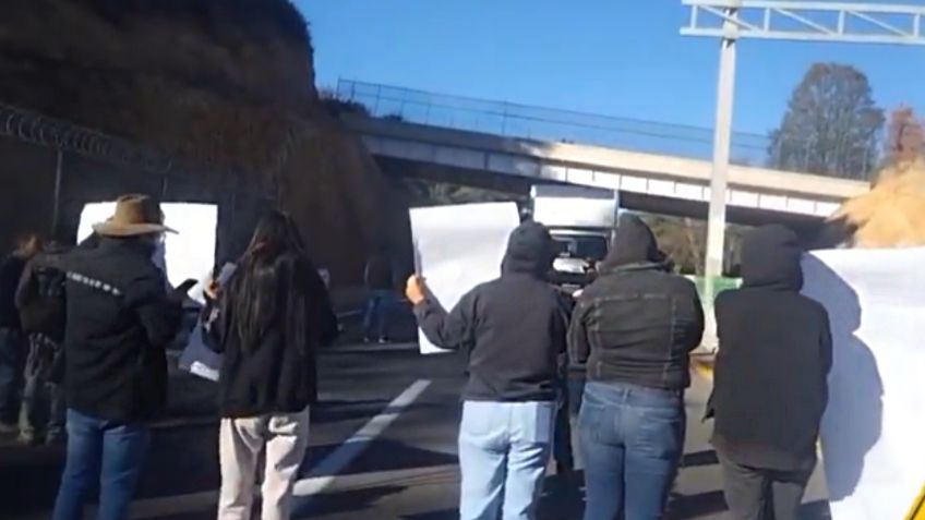 Comuneros bloquean carretera Naucalpan-Toluca