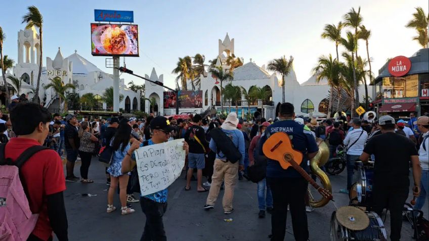 Bandas sinaloenses pueden trabajar en Mazatlán con autorización: alcalde responde tras protestas