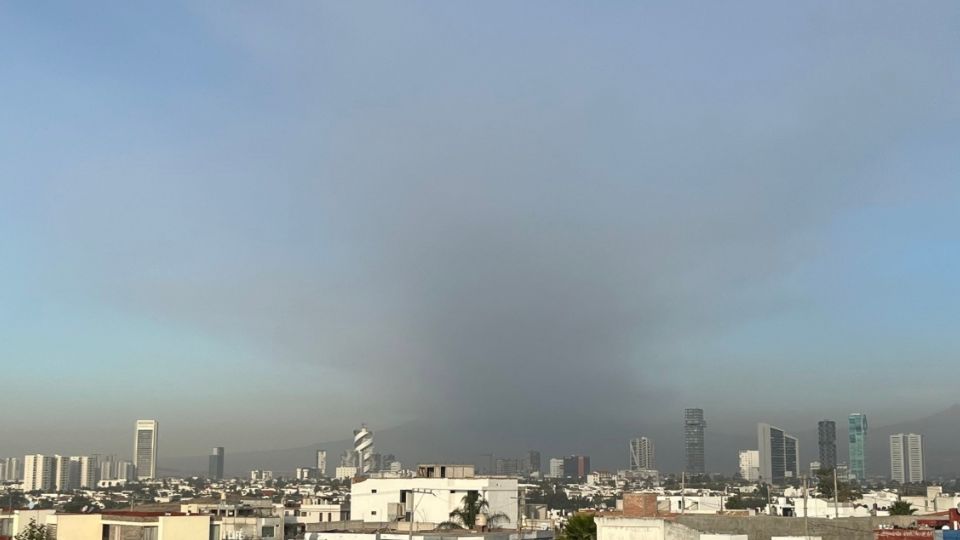 Llamó a los ciudadanos a no echar la ceniza al drenaje y colocarla en bolsas.