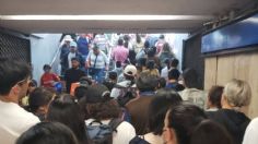 Marcha de maestros de la CNTE llega al Zócalo y cierran estación del Metro