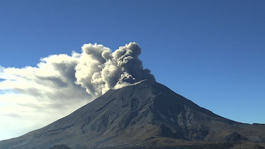 Volcán Popocatépetl: Suspenden operaciones en aeropuerto de Puebla por la intensa caída de ceniza