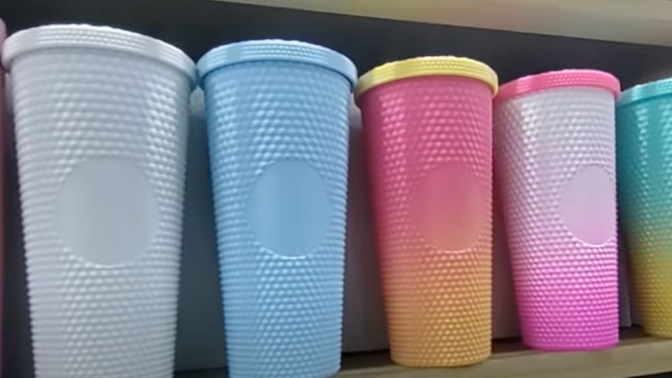 Vasos estilo Starbucks, en este local de la Merced puedes comprarlos desde 20 pesos