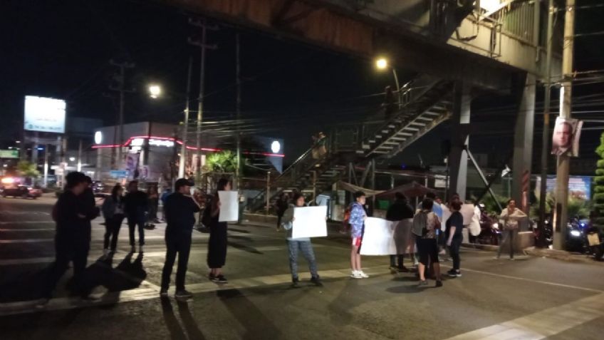 Vecinos bloquean la carretera México-Toluca por falta de agua: alternativas viales