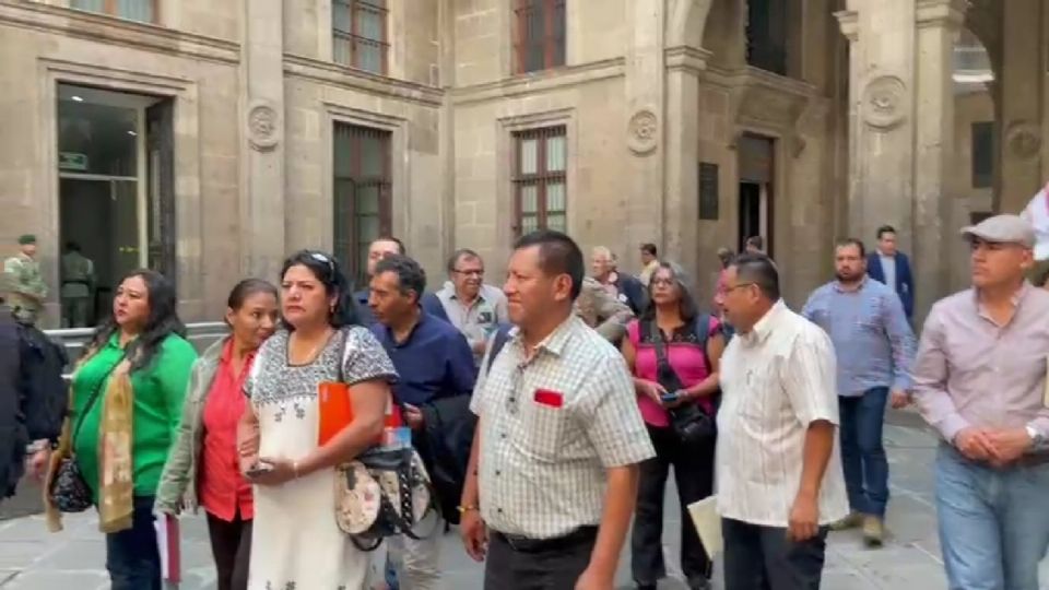 Integrantes de la CNTE, sección Veracruz al salir de Palacio Nacional