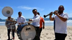 VIDEO: embajador británico disfruta de la música banda en playas de Mazatlán