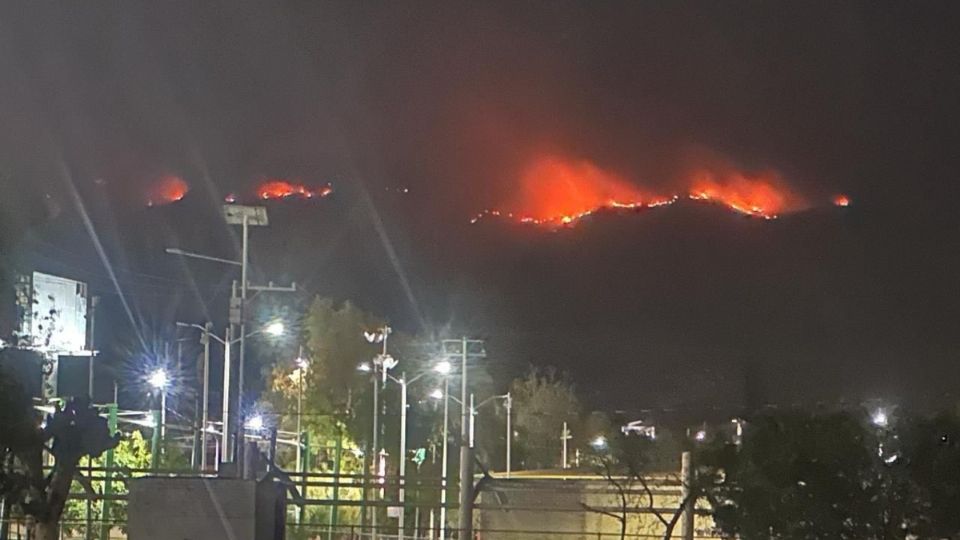 Al combate al incendio se han sumado brigadistas de Protección Civil del municipio de Rioverde.