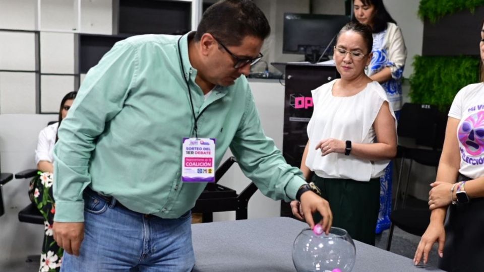 El orden de participación de los candidatos fue sorteado al inicio de cada reunión. 