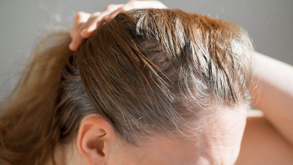 Aprende a disimular la transición a las canas, según profesional