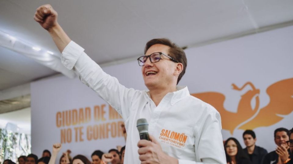 El candidato se mostró feliz de acercarse a la ciudadanía para conocer sus propuestas y necesidades.