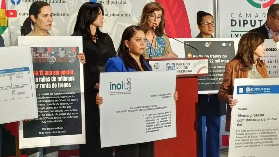 La diputada de la bancada del PAN, en conferencia de prensa.