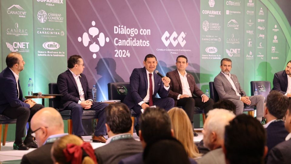 Alejandro Armenta, durante el diálogo con los empresarios de la entidad.