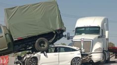 Tráiler choca contra vehículo del Ejército y auto particular en la autopista México-Querétaro: VIDEO