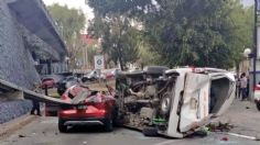 Momento exacto en el que una combi cayó sobre camioneta en Periférico Norte | VIDEO