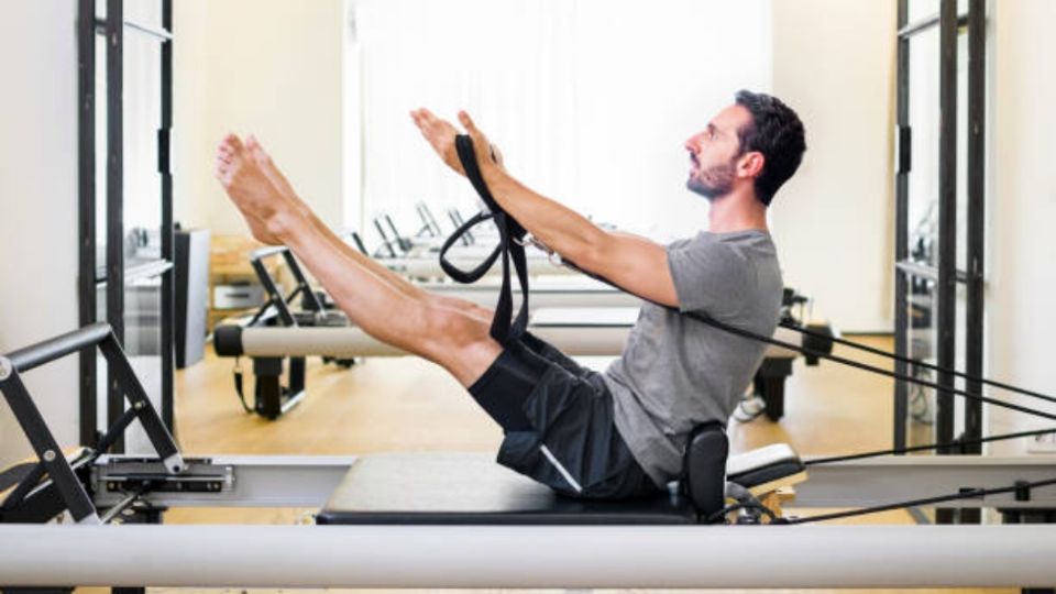 Estos son los beneficios para los hombres que realizan pilates.