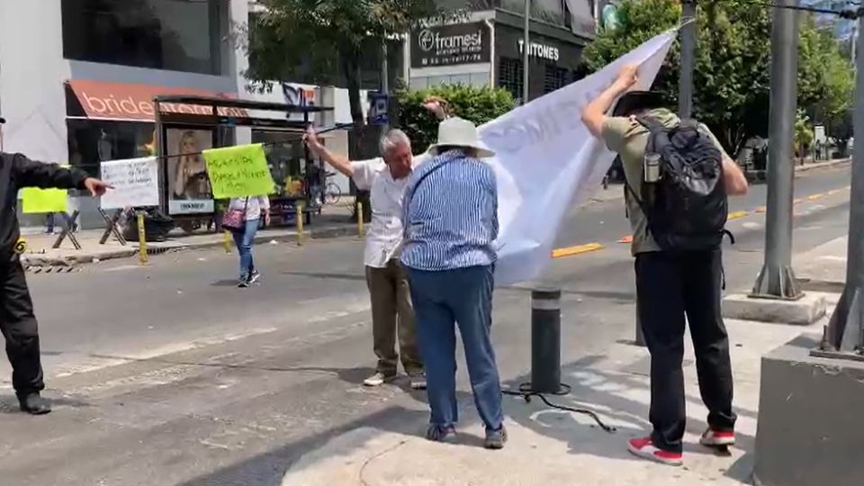 por agua con olor a gasolina